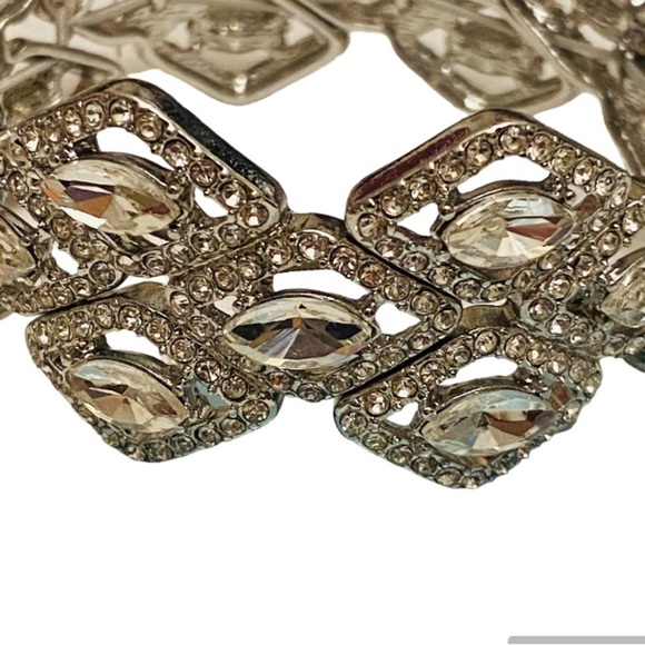 Monet Bridal Collection Bridal Tower Elegant Wedding Stretch Bracelet - Picture 3 of 3